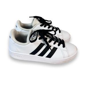 adidas Women's Grand Court Tennis Shoe - white/black/white, 4.5